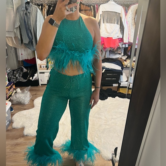 OSÉREE Lumière Feather-Trimmed Metallic Glitter Halter Top & Cropped Pants - Picture 10 of 15